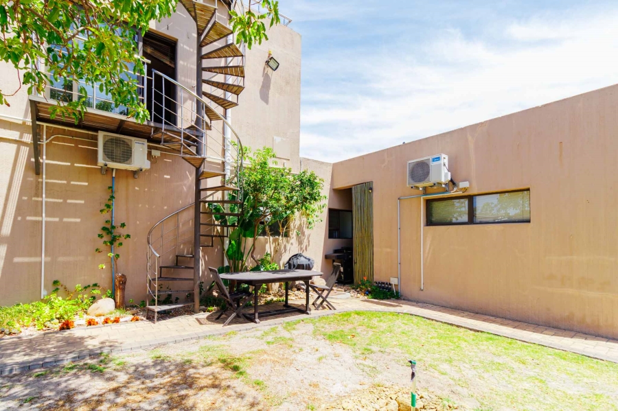 1 Bedroom Property for Sale in Table View Western Cape